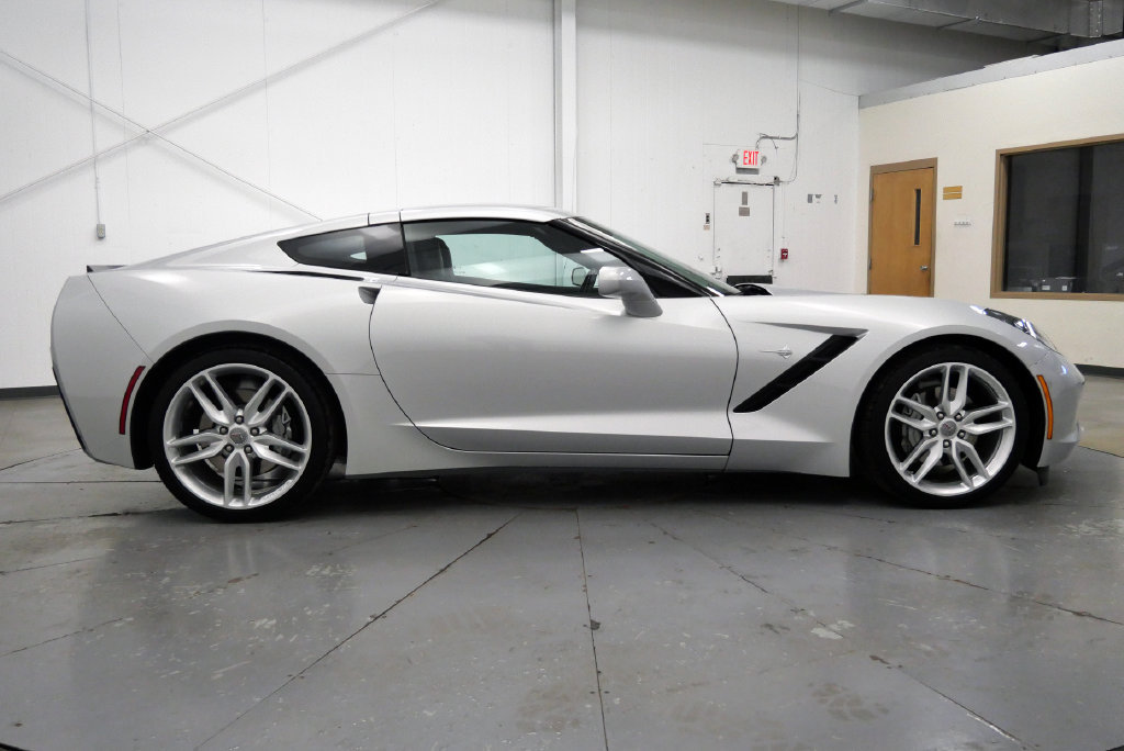 Used 2019 Chevrolet Corvette Stingray Coupe w/ 1LT RWD image 9