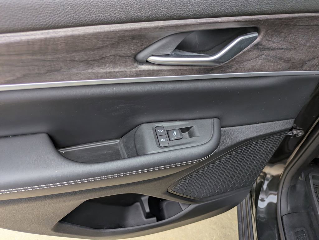 Used 2024 Jeep Grand Cherokee Limited image 11