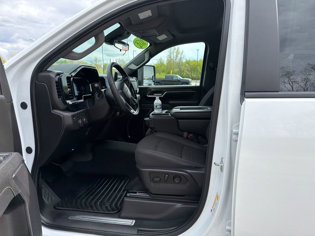Used 2025 Chevrolet Silverado 2500 LT w/ Convenience Package AWD/4WD image 11
