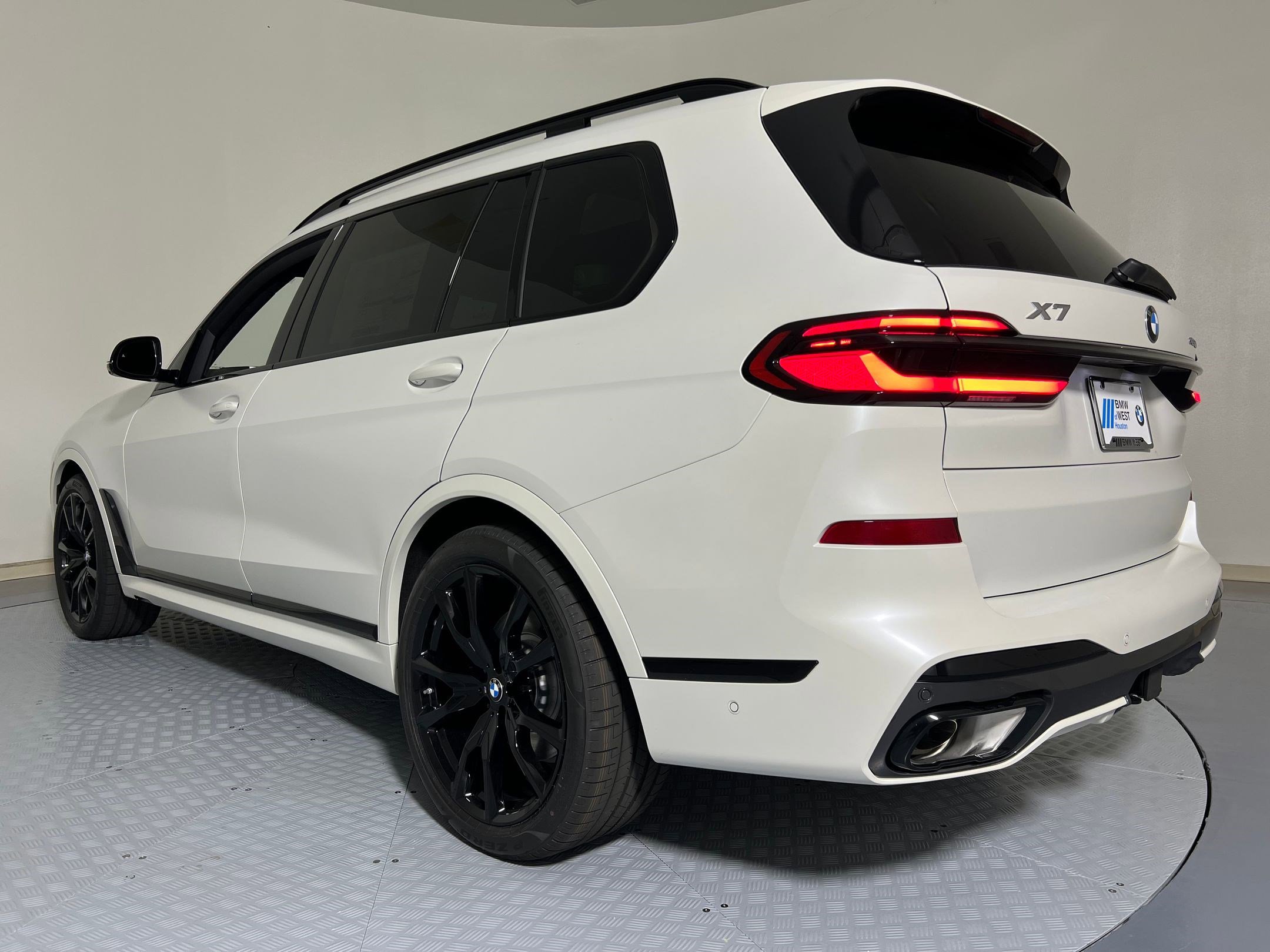 New 2026 BMW X7 xDrive40i image 3