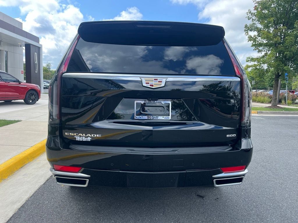 Used 2024 Cadillac Escalade Premium Luxury AWD/4WD image 8