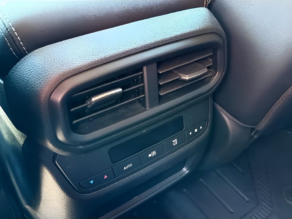 Used 2025 Honda Pilot EX-L image 24