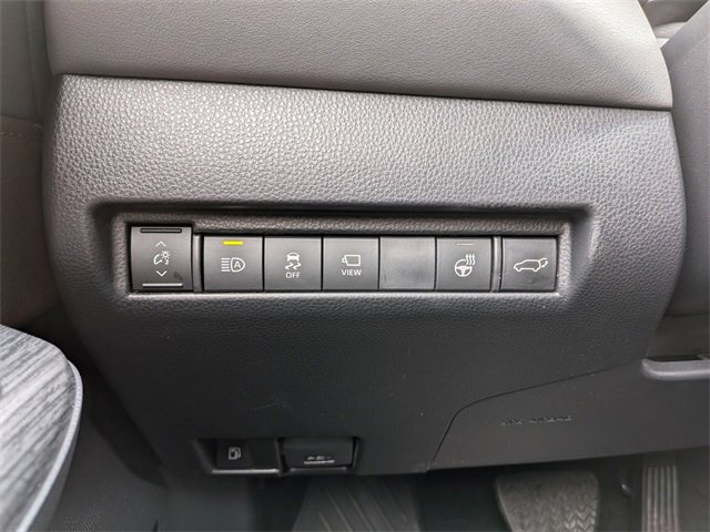 Used 2024 Toyota Venza Limited image 24