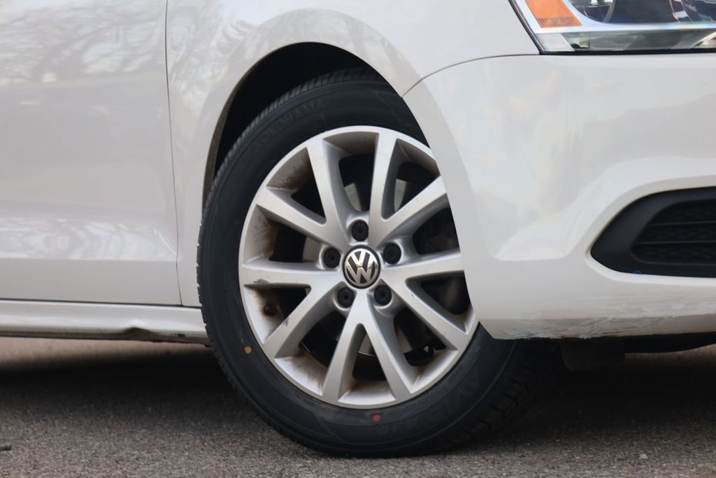 Used 2013 Volkswagen Jetta SE FWD image 3