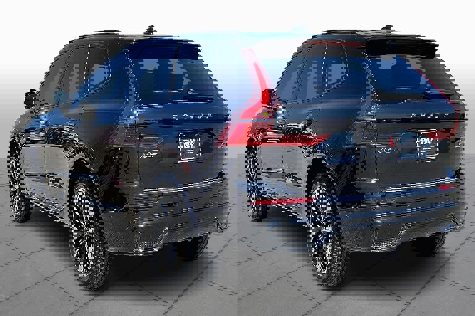 Used 2026 Volvo XC60 B5 Ultra w/ Protection Package Premier image 12