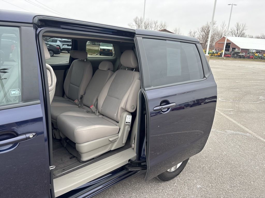 Used 2021 Kia Sedona LX image 15