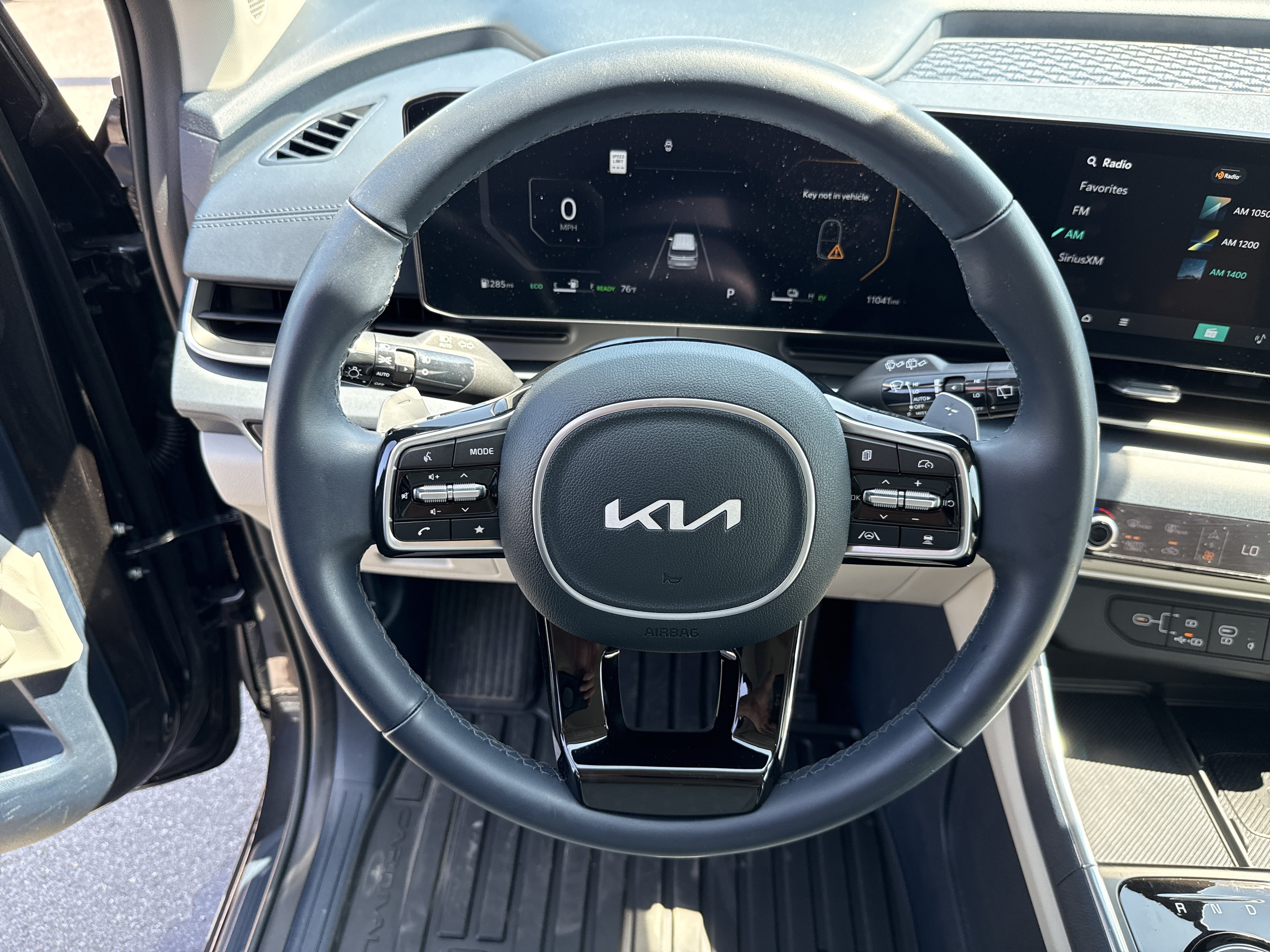 Certified 2025 Kia Carnival SX FWD image 18