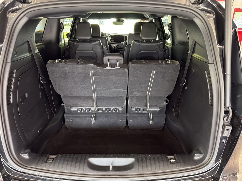 Used 2023 Chrysler Pacifica Touring-L w/ S Appearance Package FWD image 26