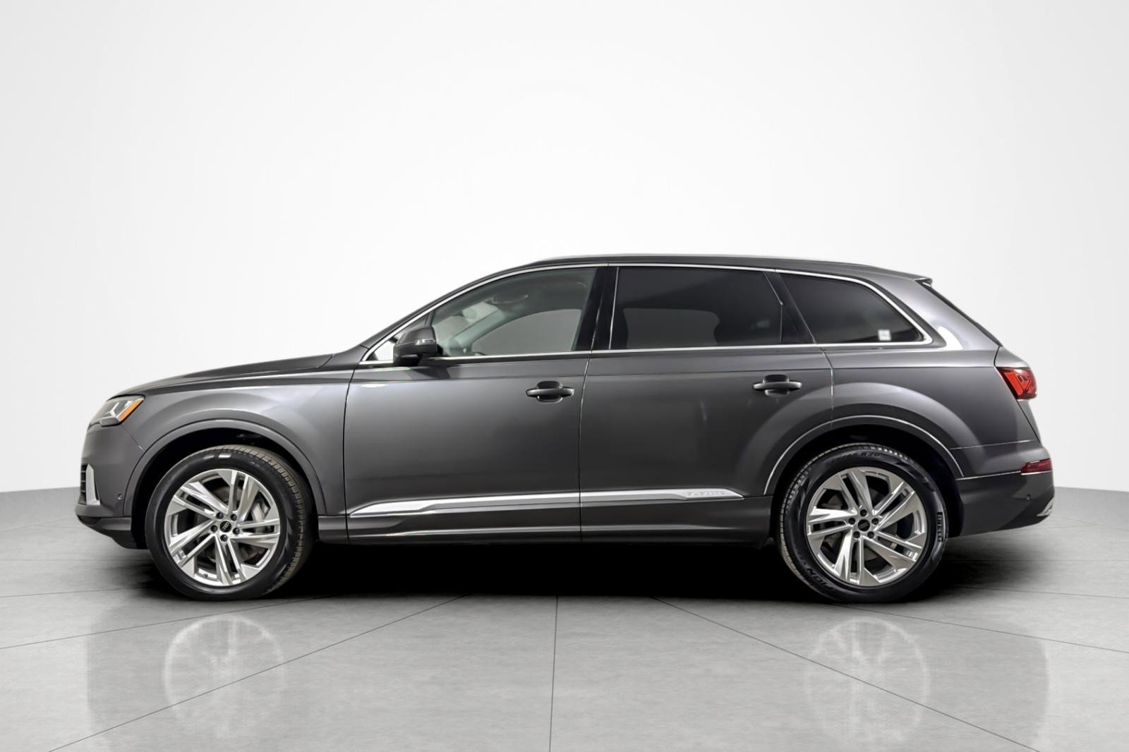 Used 2023 Audi Q7 2.0T Premium w/ Convenience Package AWD/4WD image 2