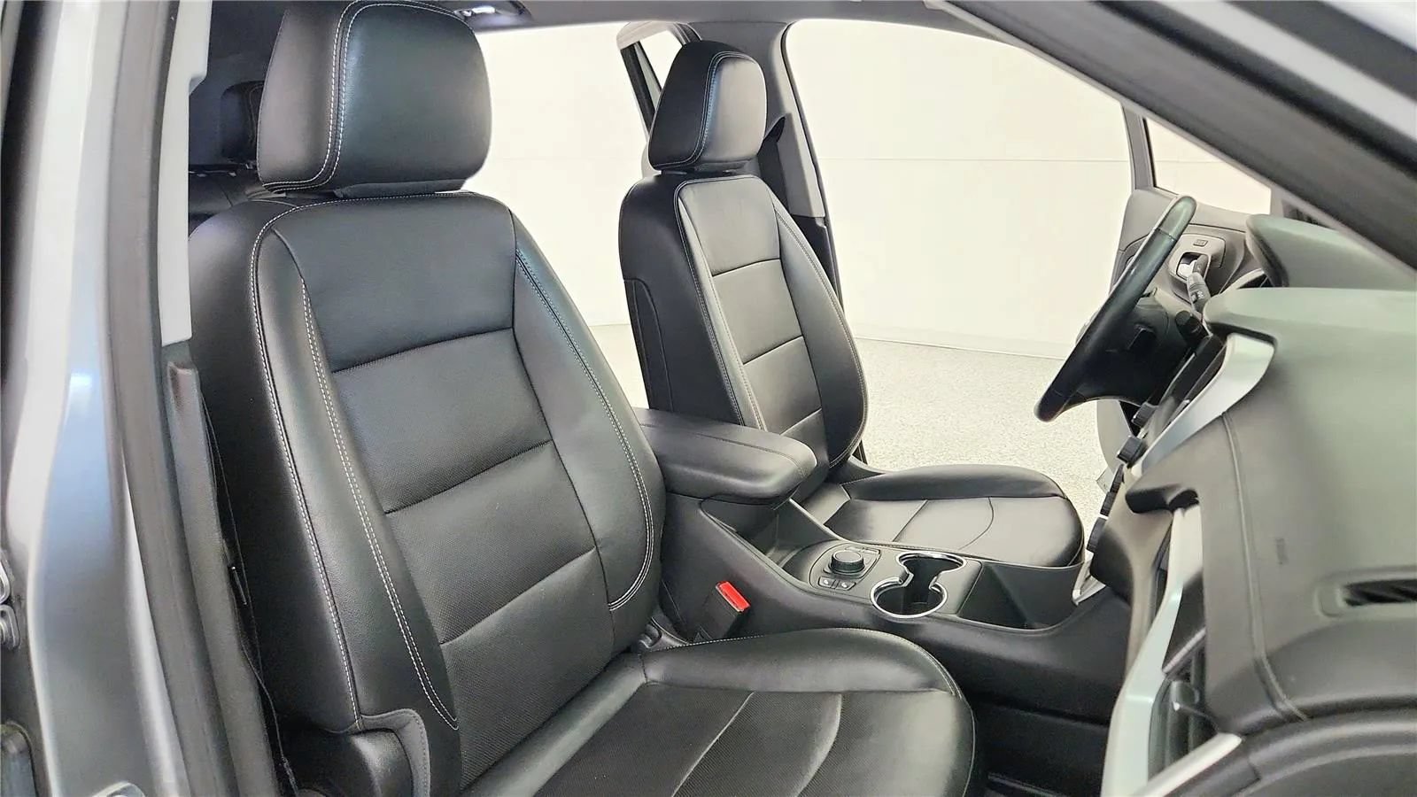 Used 2023 GMC Terrain SLT FWD image 39