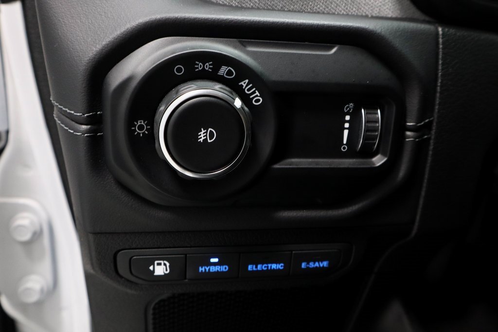 Used 2025 Jeep Wrangler Unlimited Sahara image 25