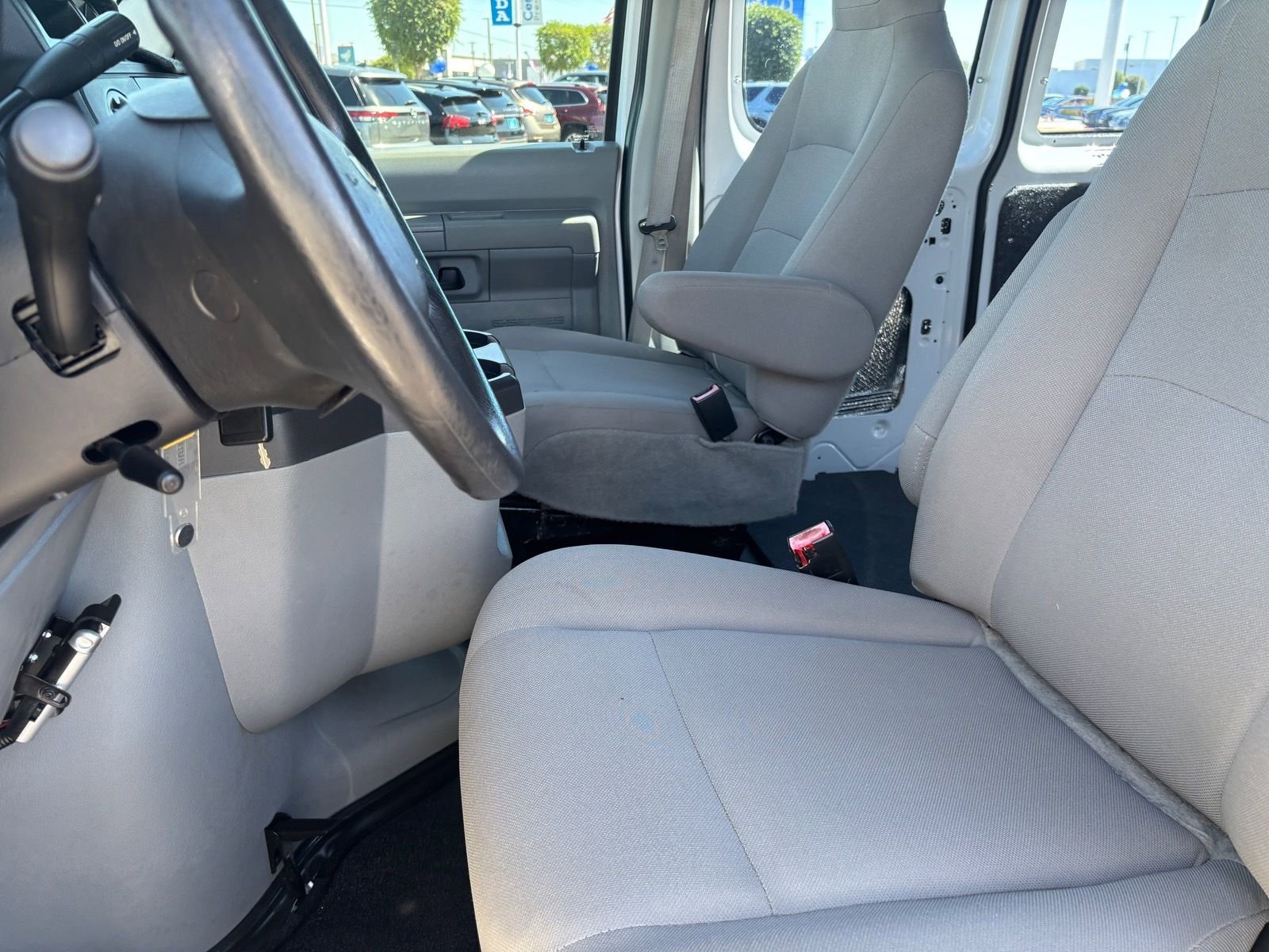 Used 2014 Ford E-250 and Econoline 250 w/ Power Group image 21