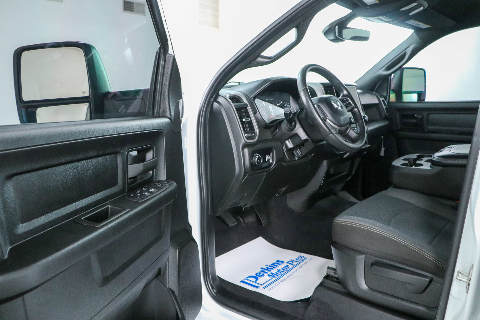 Used 2024 RAM 2500 Tradesman w/ Chrome Appearance Group AWD/4WD image 3