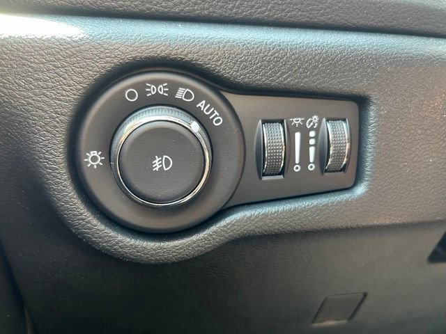 New 2026 Chrysler Pacifica Select AWD/4WD image 41