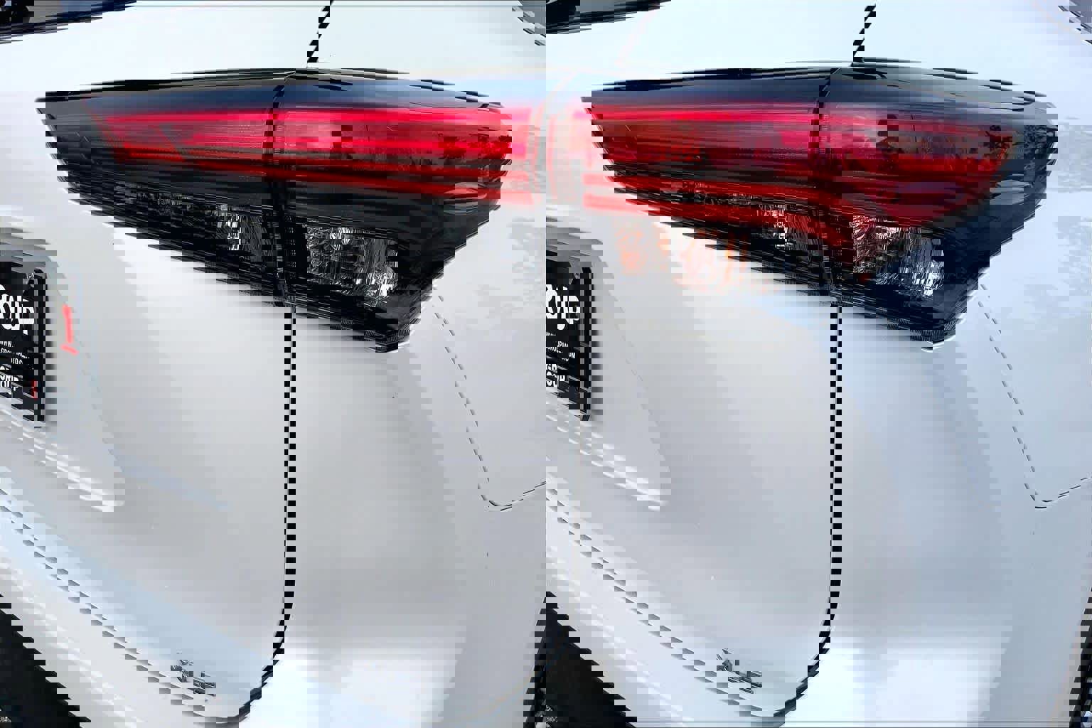 Used 2023 Toyota Highlander XLE image 30