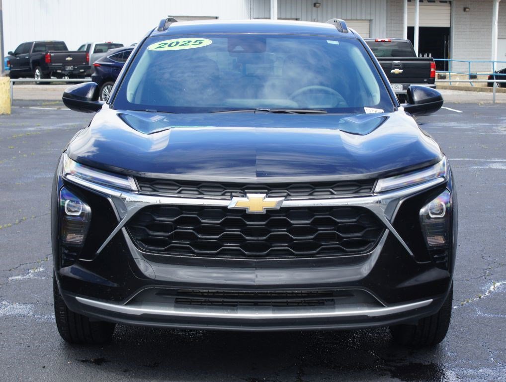 Used 2025 Chevrolet Trax LT FWD image 23