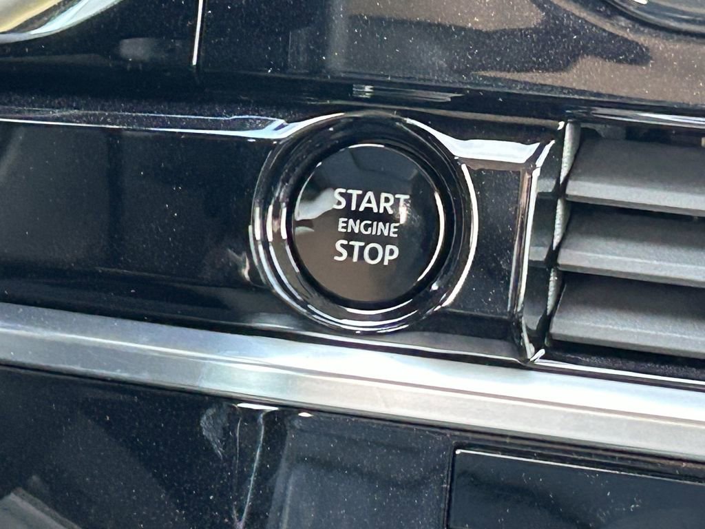 New 2025 Nissan Pathfinder SL image 16