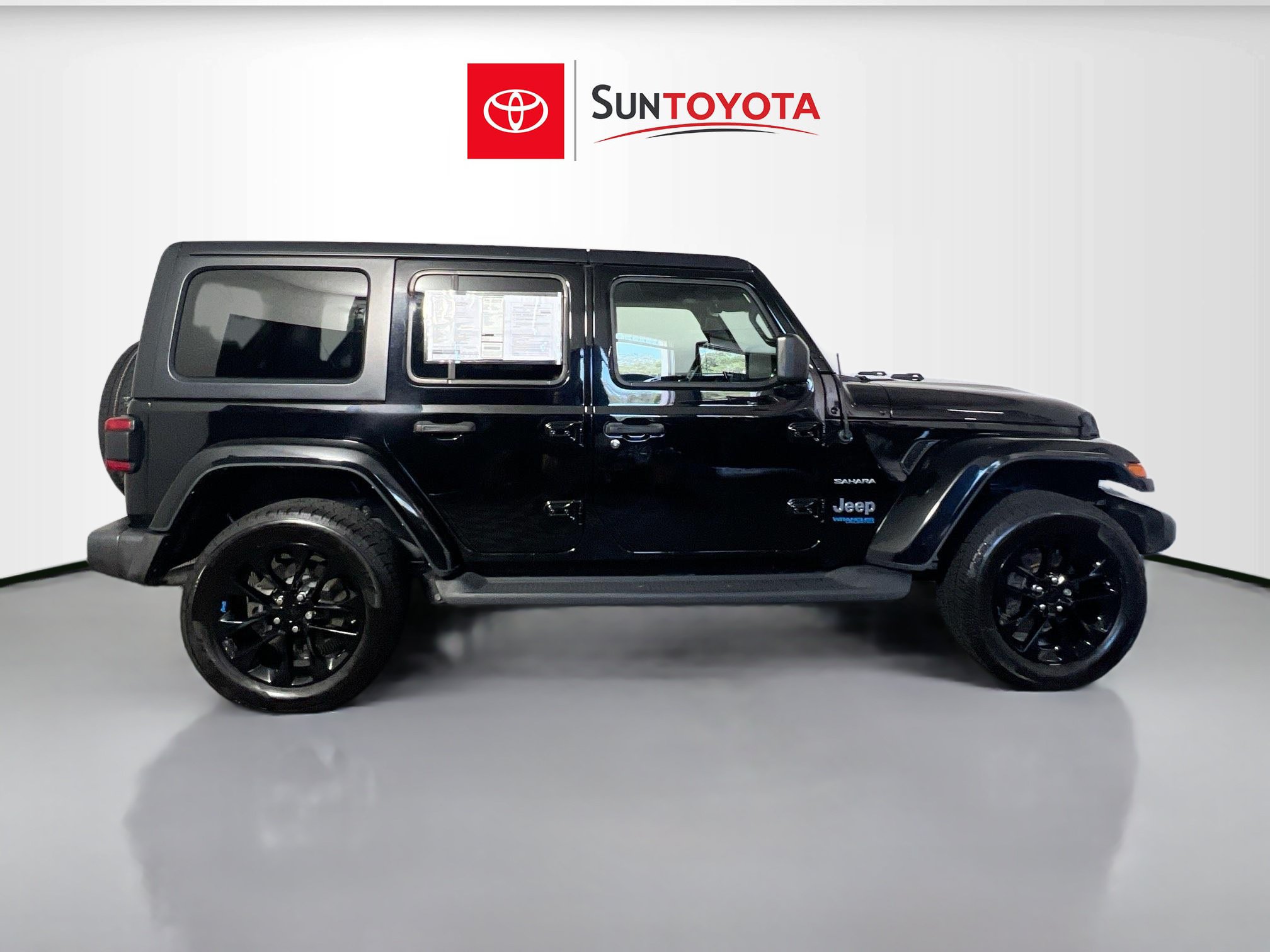 Used 2022 Jeep Wrangler Unlimited Sahara w/ Safety Group AWD/4WD image 2