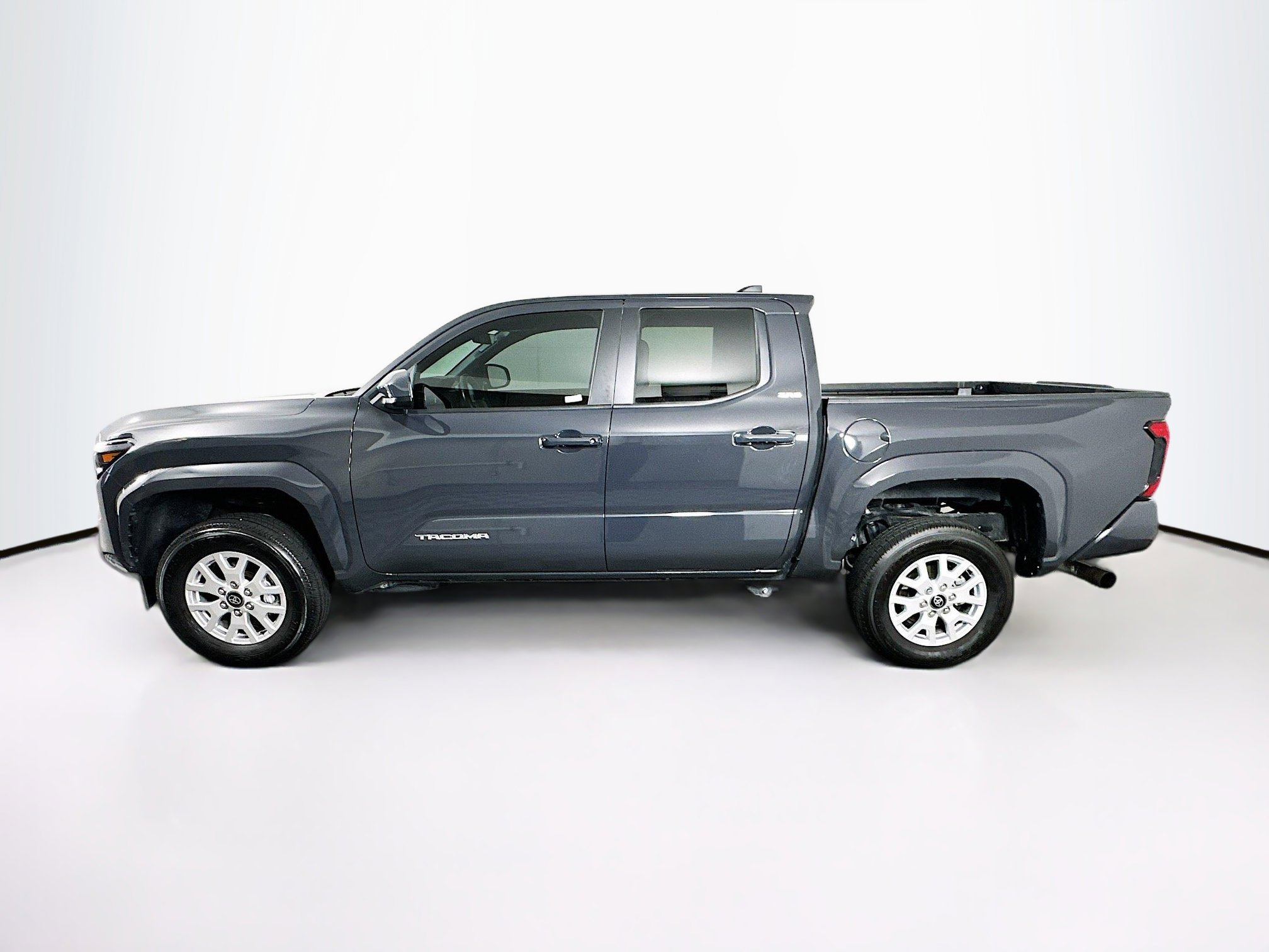 Used 2025 Toyota Tacoma SR5 RWD image 4