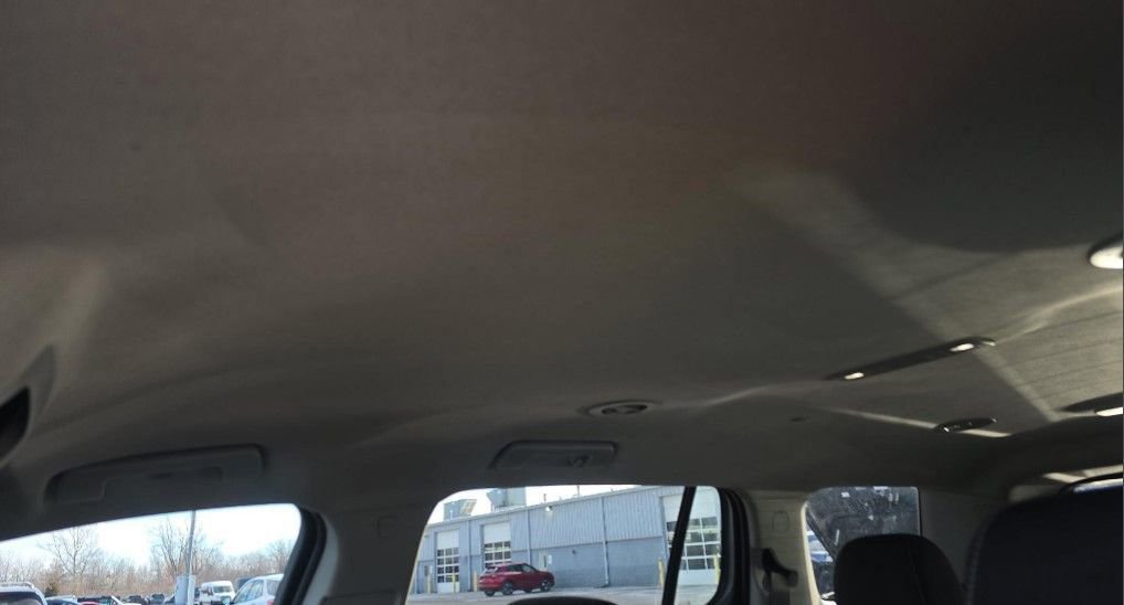 Used 2023 GMC Acadia SLE w/ Driver Convenience Package image 17