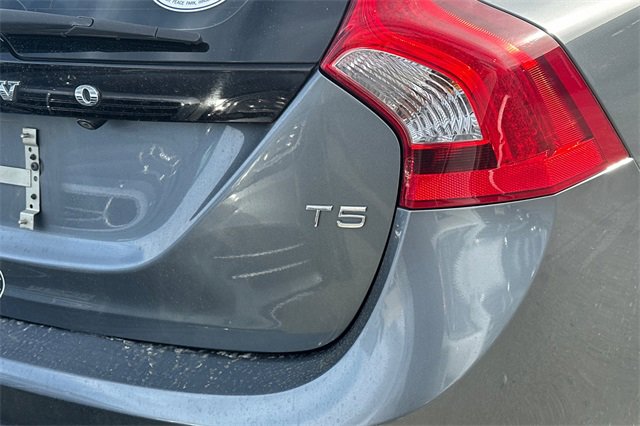 Used 2017 Volvo V60 T5 Platinum image 7
