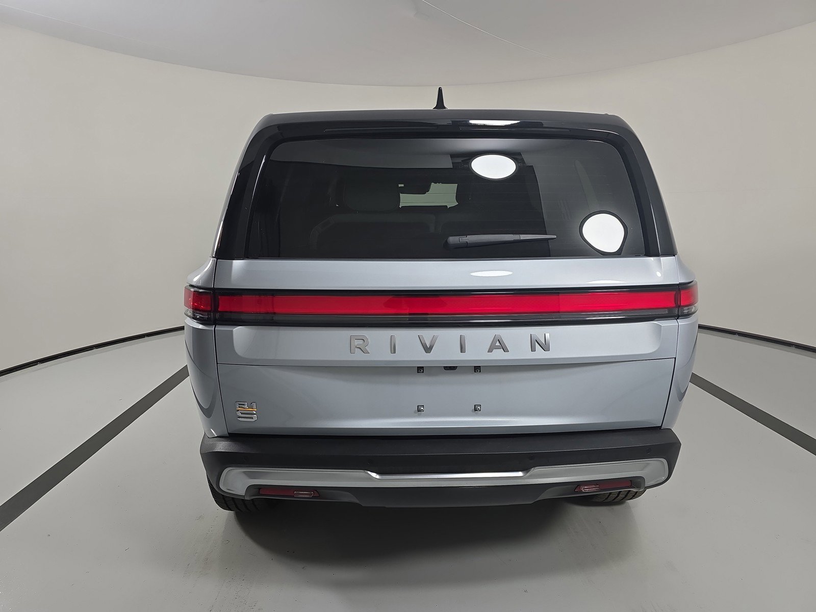 Used 2023 Rivian R1S Launch Edition image 4