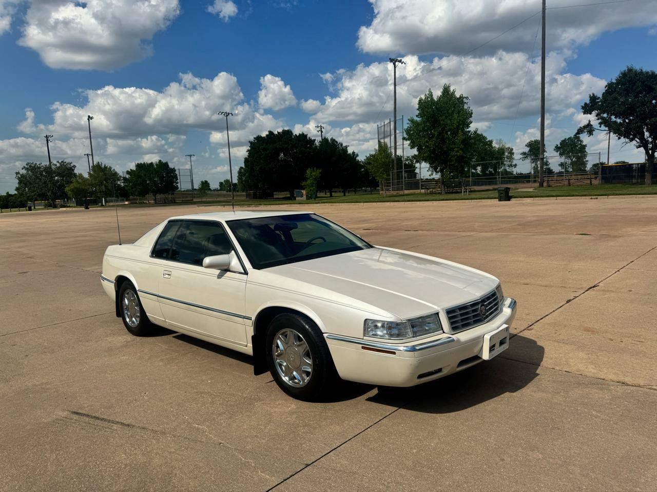 Used 2001 Cadillac Eldorado ESC w/ Comfort/Convenience Pkg FWD image 23