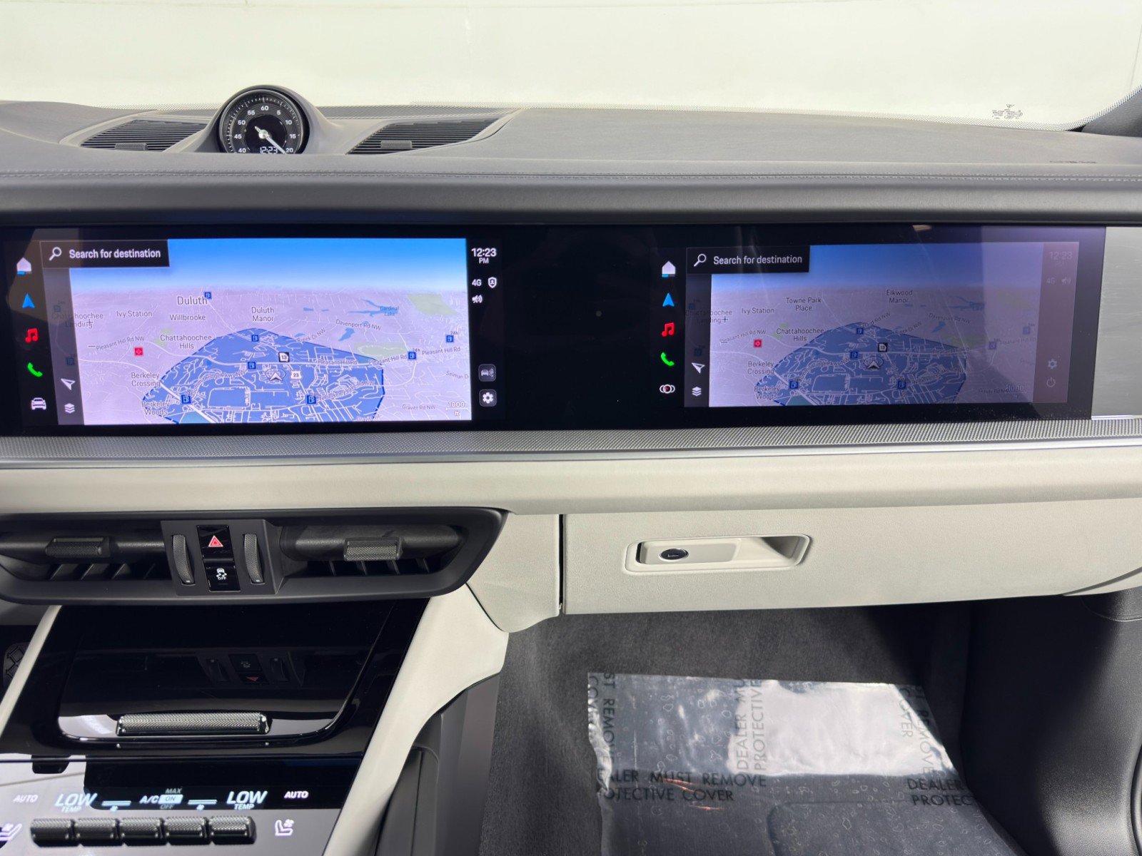 Used 2024 Porsche Cayenne w/ Technology Package image 38