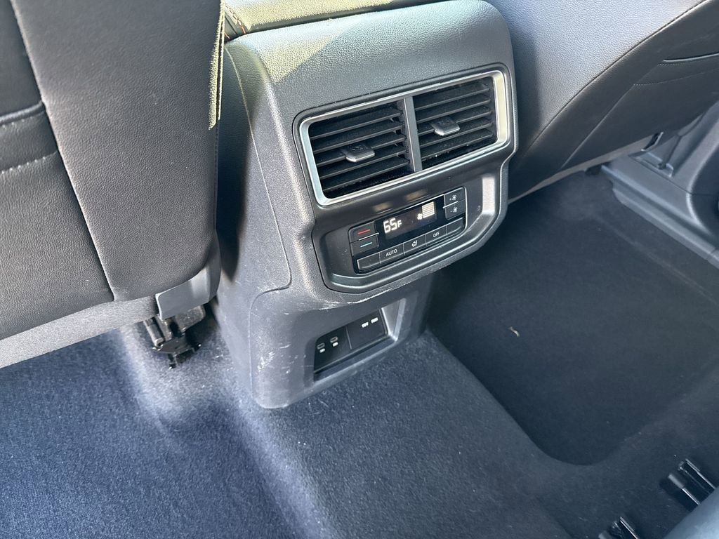 Used 2025 Volkswagen Atlas Peak Edition SE image 29