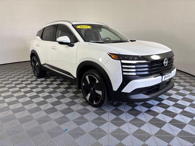 Used 2025 Nissan Kicks SR w/ SR Premium Package AWD/4WD image 4