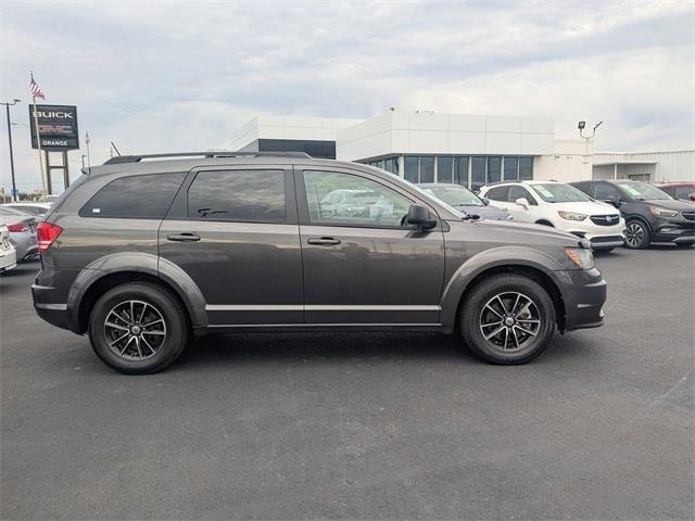 Used 2018 Dodge Journey SE w/ Blacktop Package image 3