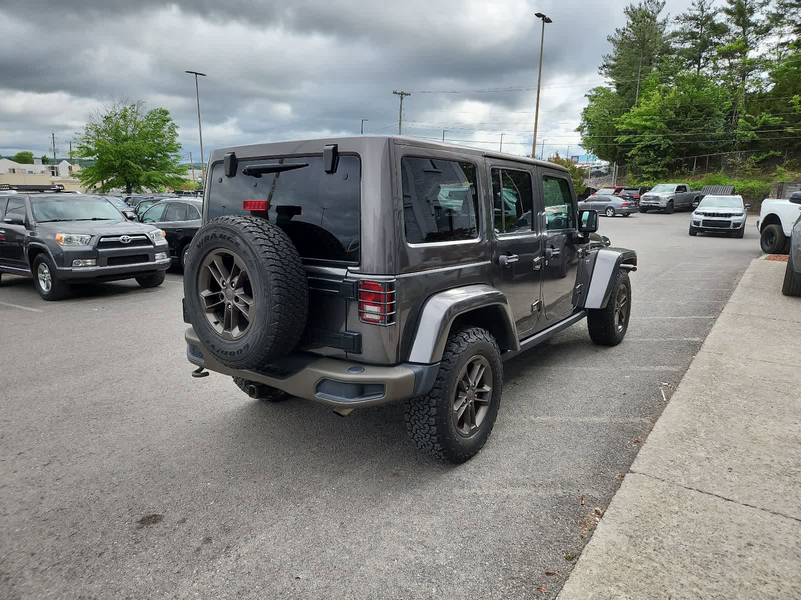 Used 2016 Jeep Wrangler Unlimited Sahara AWD/4WD image 5
