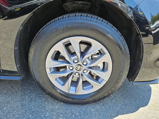 Used 2024 Toyota Sienna LE FWD image 10