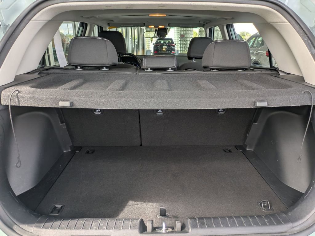 Used 2025 Hyundai Venue SEL FWD image 28