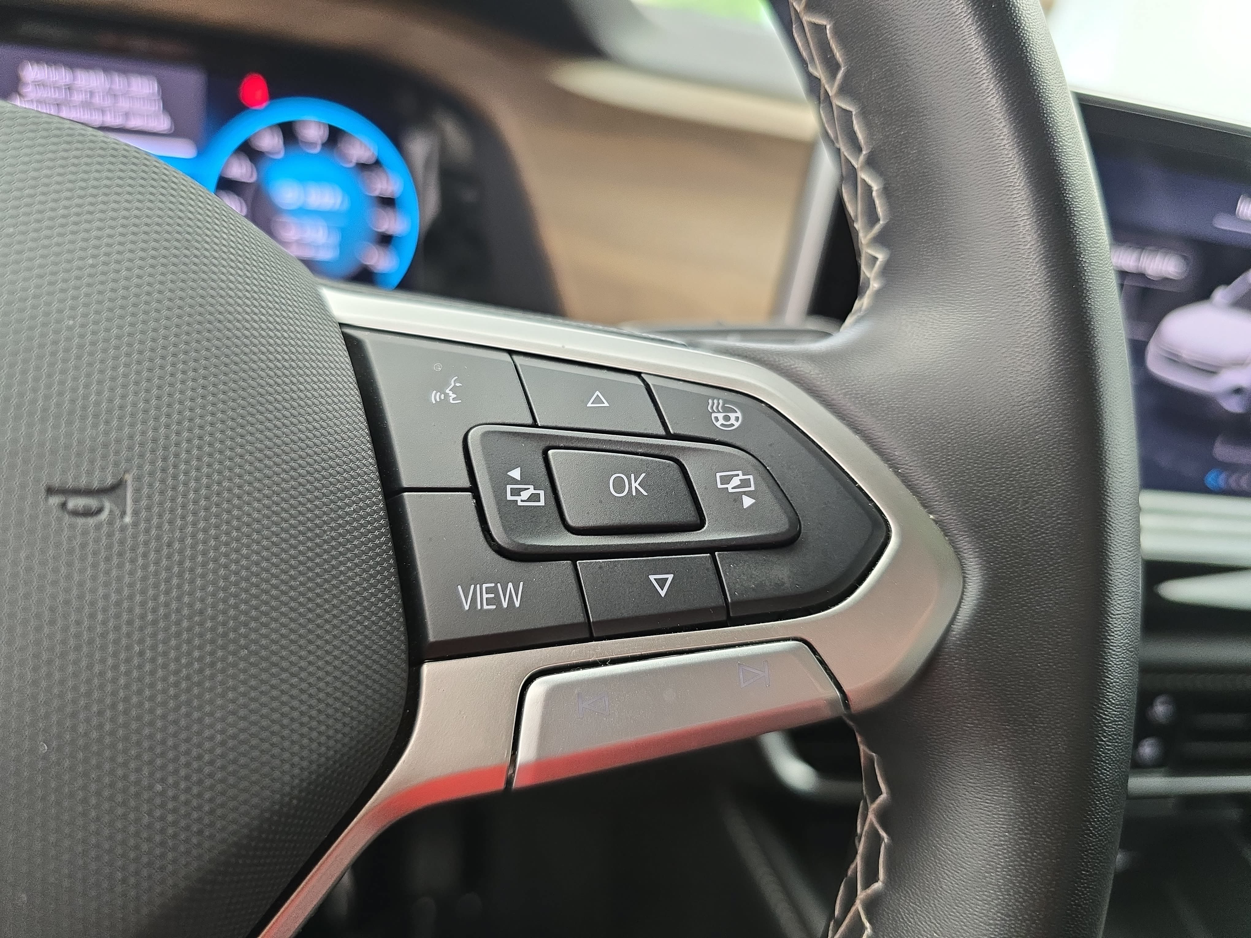 Used 2024 Volkswagen Atlas SE AWD/4WD image 18