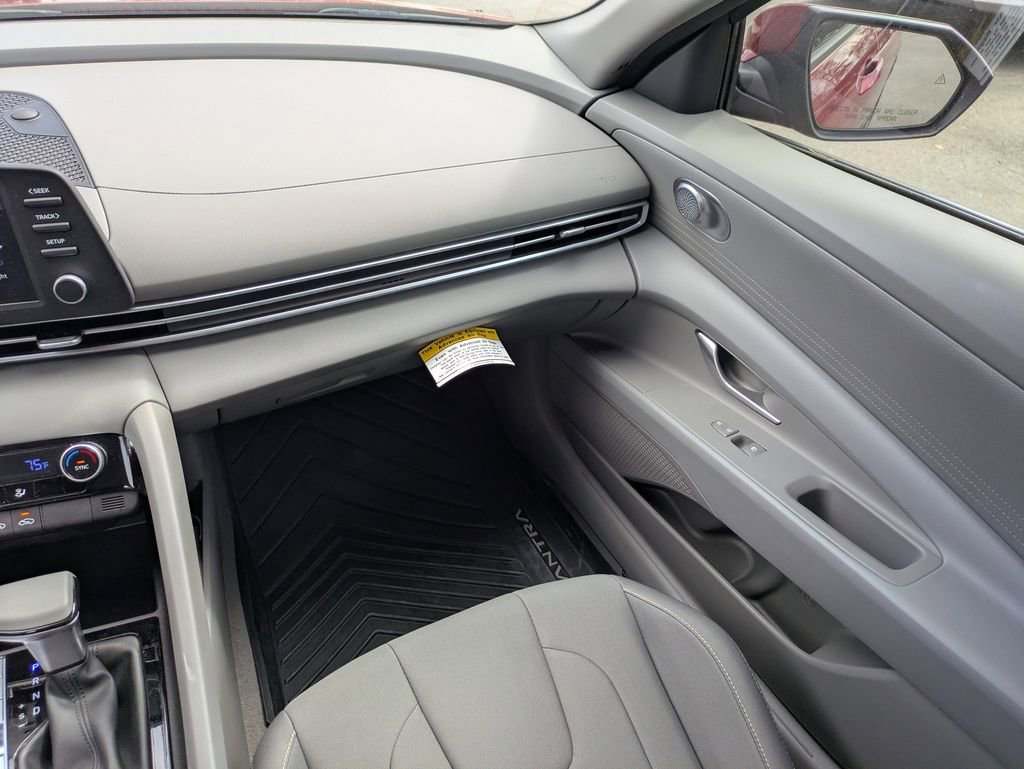 Used 2025 Hyundai Elantra Blue image 15