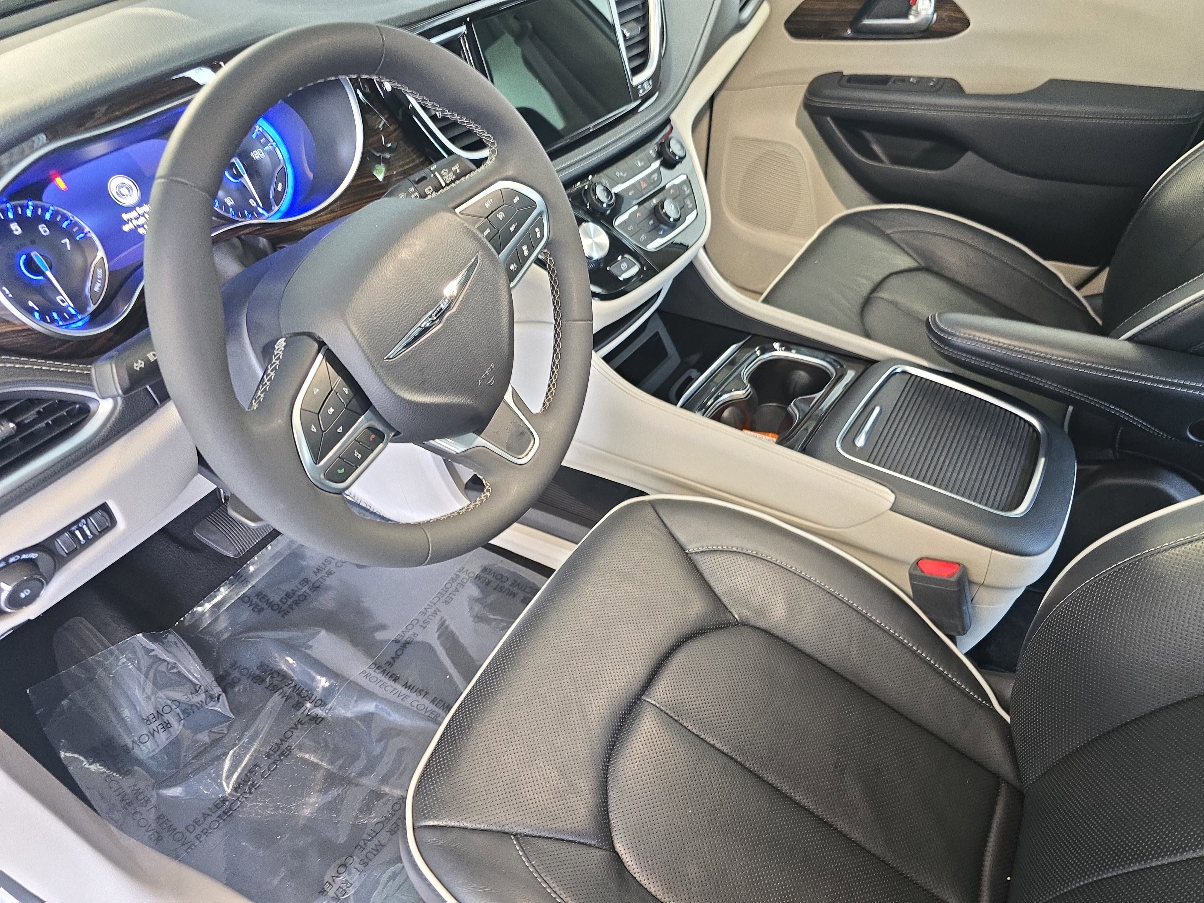 Used 2023 Chrysler Pacifica Limited FWD image 15