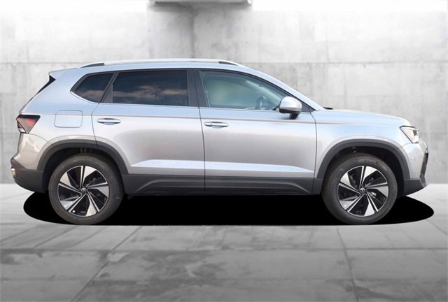 New 2025 Volkswagen Taos SE image 5