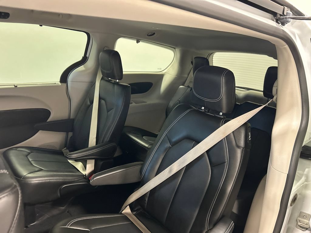 Used 2023 Chrysler Pacifica Touring-L FWD image 28