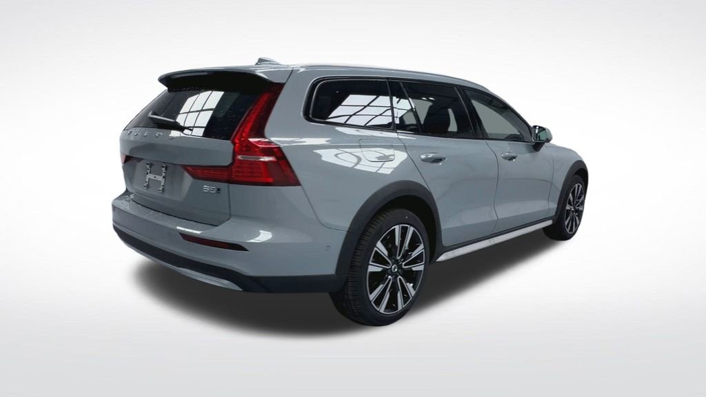 New 2026 Volvo V60 B5 Cross Country Ultra w/ Climate Package image 23