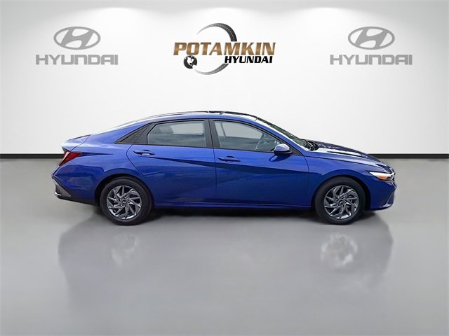 Used 2024 Hyundai Elantra SEL image 4
