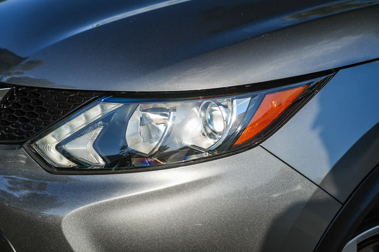 Used 2018 Nissan Rogue Sport SV FWD image 2