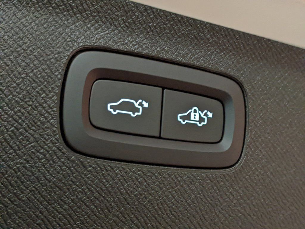 New 2025 Volvo XC90 T8 Core w/ Climate Package image 29