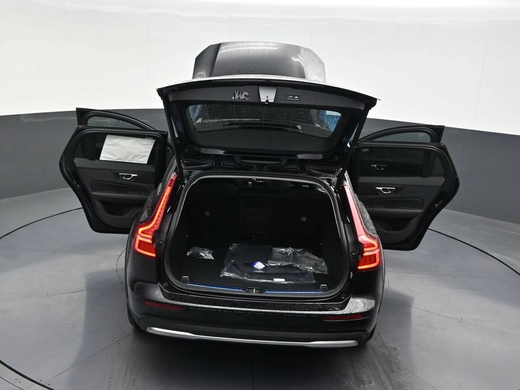 New 2026 Volvo V60 B5 Cross Country Plus AWD/4WD image 33