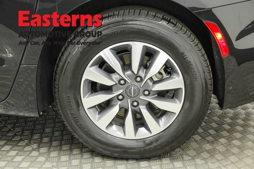 Used 2023 Chrysler Pacifica Touring-L image 31