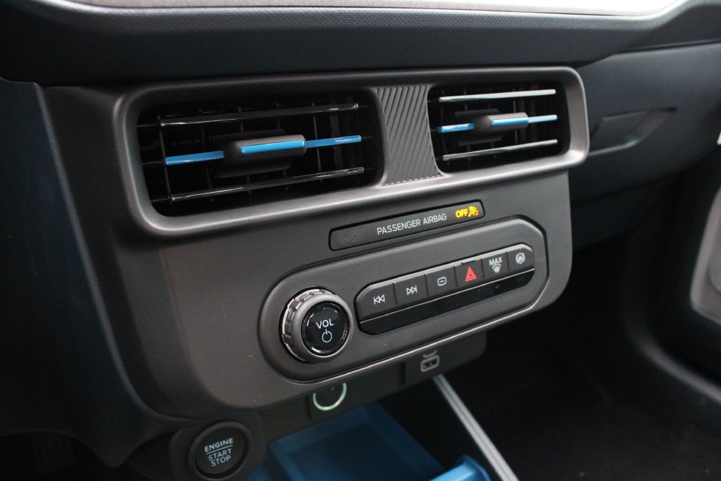 New 2026 Ford Maverick XLT w/ XLT Luxury Package FWD image 16