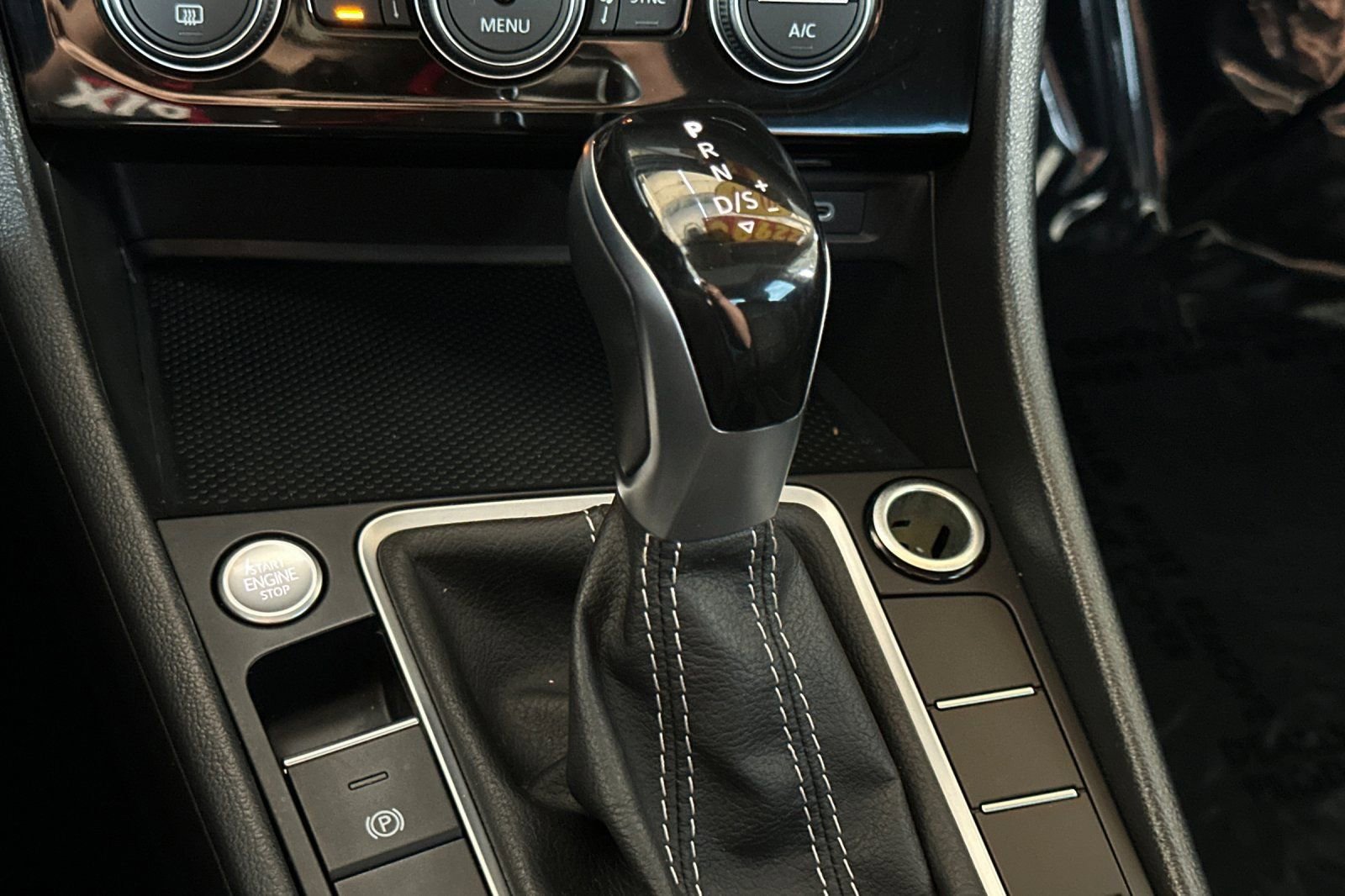 Used 2024 Volkswagen Jetta SE image 22