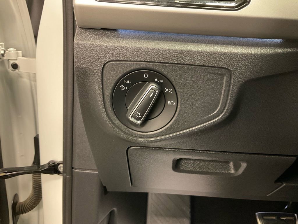 Used 2022 Volkswagen Atlas SEL Premium image 19