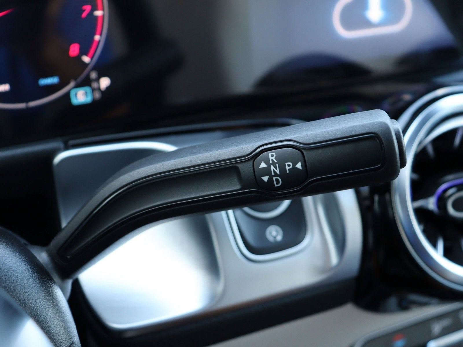 Used 2025 Mercedes-Benz GLB 250 image 16