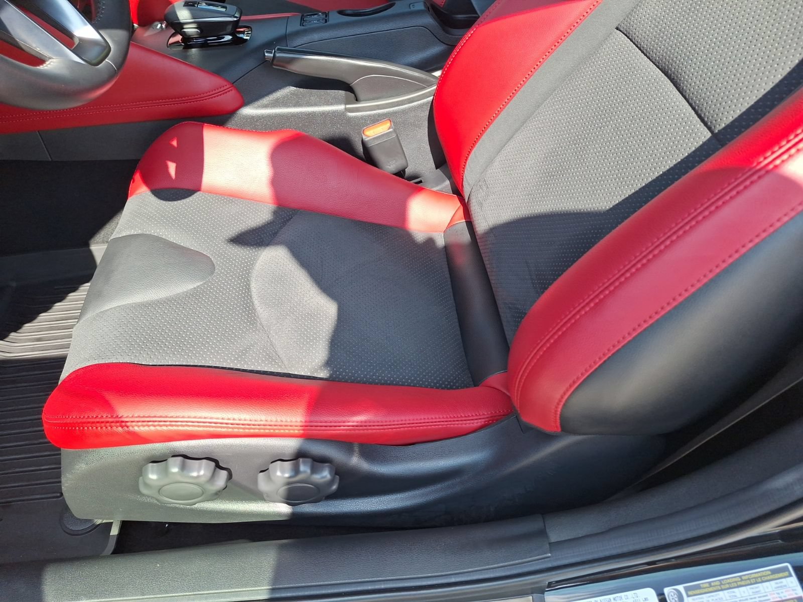 Used 2024 Nissan Z Performance w/ Floor Mat Package RWD image 16